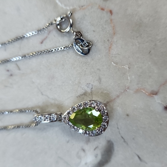 Peridot and CZ necklace - Picture 3 of 8